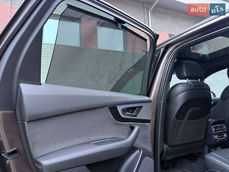 Внедорожник / Кроссовер Audi Q7 2017 в Ровно