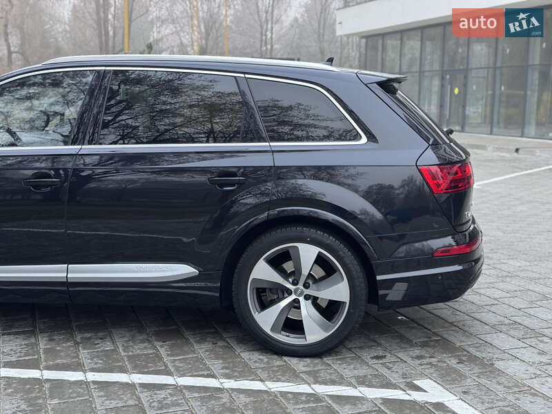 Внедорожник / Кроссовер Audi Q7 2017 в Ровно
