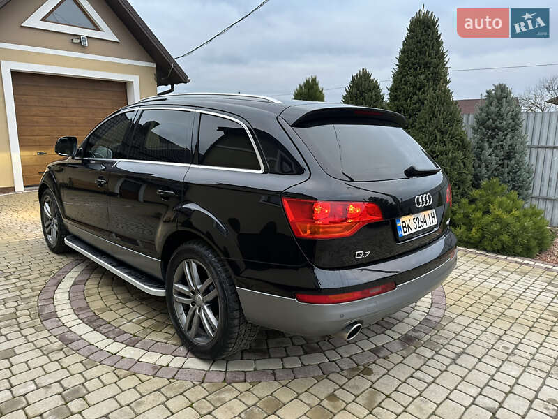 Внедорожник / Кроссовер Audi Q7 2009 в Млинове