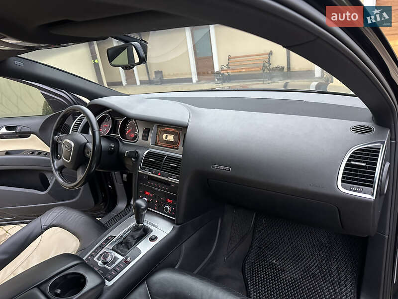 Внедорожник / Кроссовер Audi Q7 2009 в Млинове