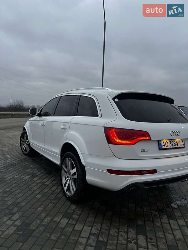 Внедорожник / Кроссовер Audi Q7 2012 в Хусте