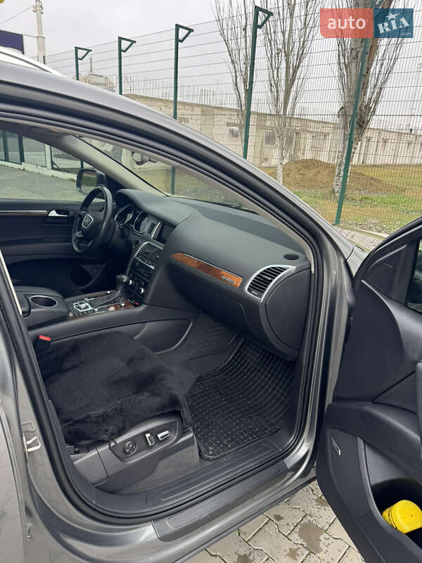 Внедорожник / Кроссовер Audi Q7 2015 в Измаиле