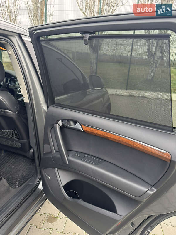 Внедорожник / Кроссовер Audi Q7 2015 в Измаиле