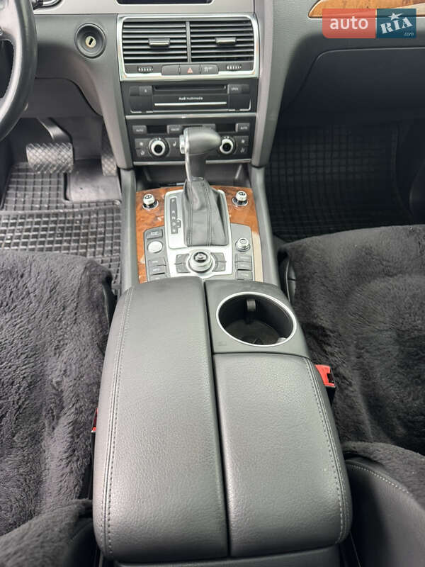 Внедорожник / Кроссовер Audi Q7 2015 в Измаиле