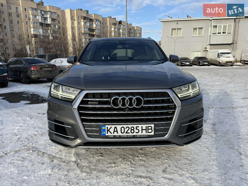 Внедорожник / Кроссовер Audi Q7 2017 в Киеве