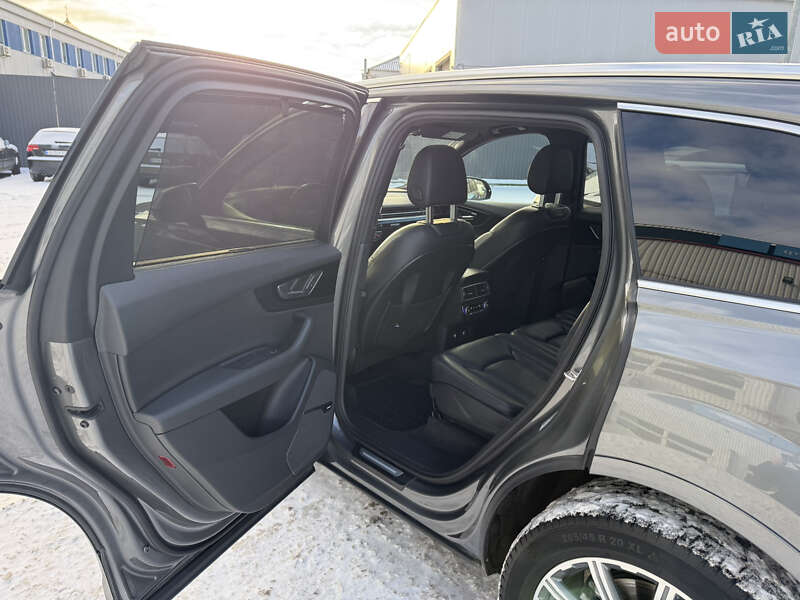 Внедорожник / Кроссовер Audi Q7 2017 в Киеве