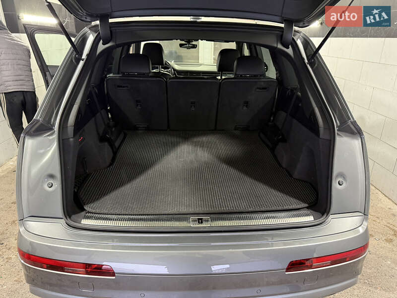 Внедорожник / Кроссовер Audi Q7 2017 в Киеве