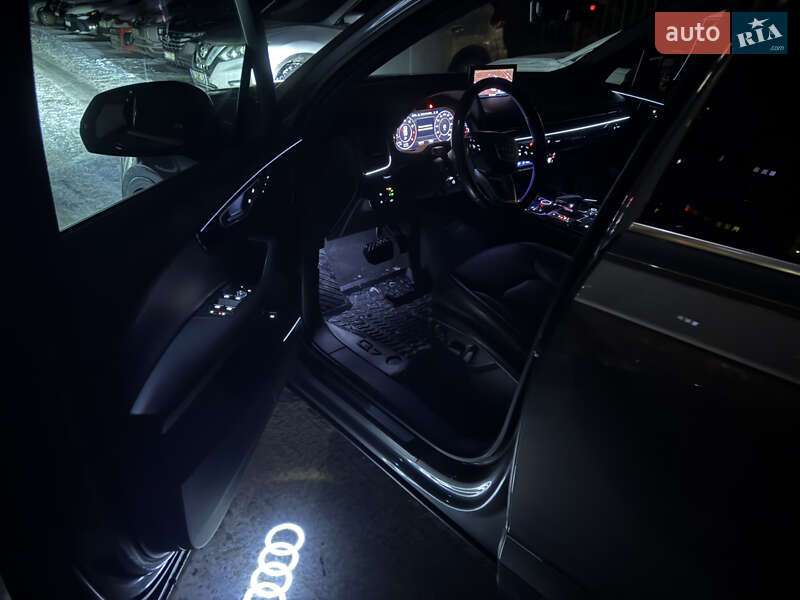 Внедорожник / Кроссовер Audi Q7 2017 в Киеве