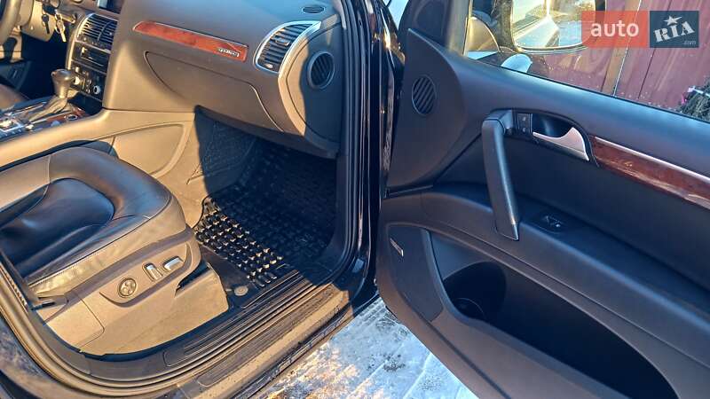 Внедорожник / Кроссовер Audi Q7 2015 в Новояворовске