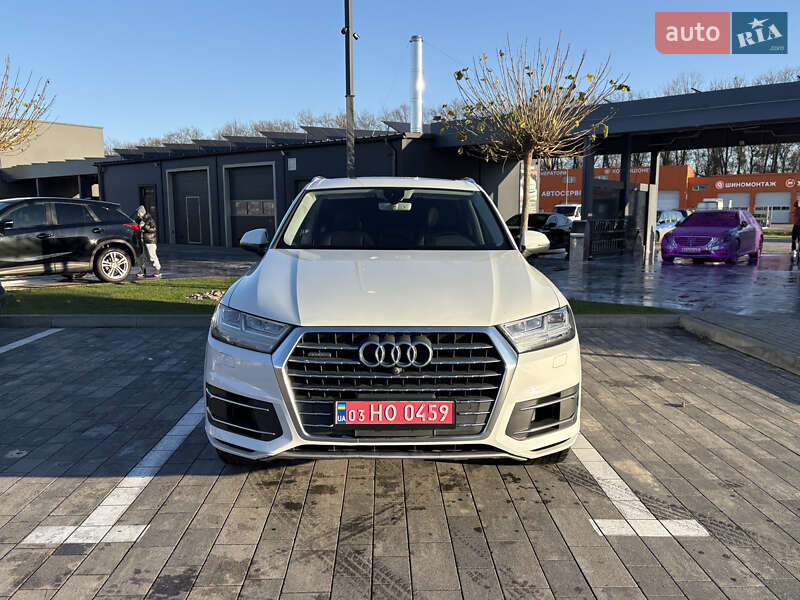 Позашляховик / Кросовер Audi Q7 2015 в Луцьку