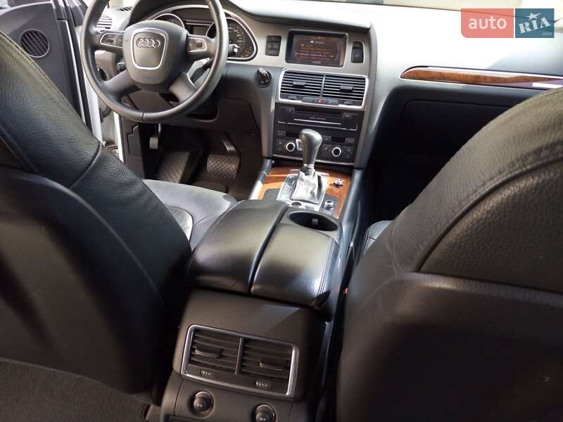 Позашляховик / Кросовер Audi Q7 2010 в Києві