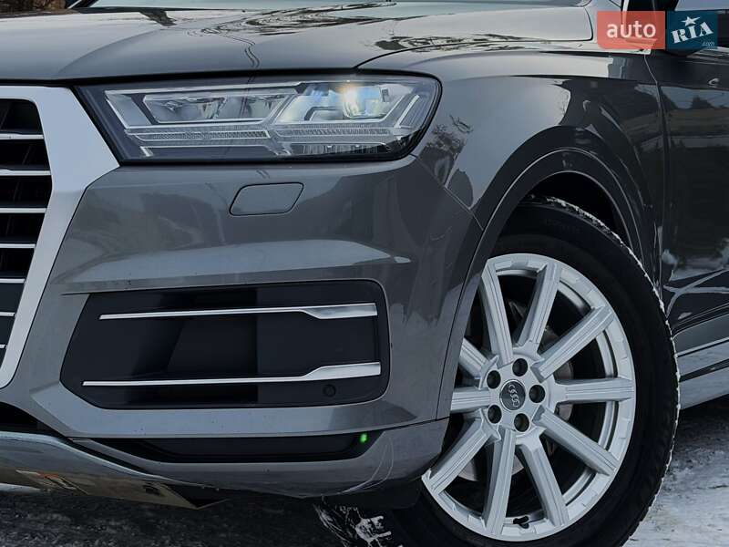 Внедорожник / Кроссовер Audi Q7 2015 в Киеве