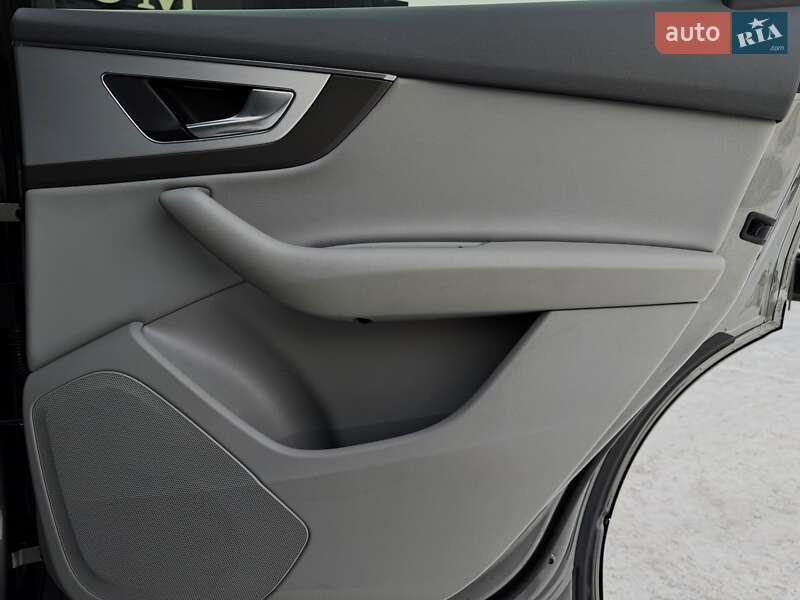 Внедорожник / Кроссовер Audi Q7 2015 в Киеве