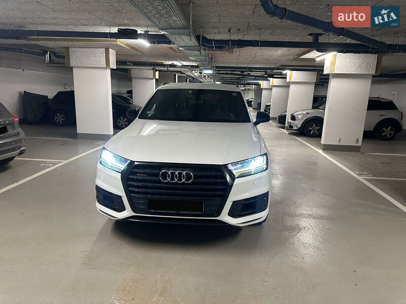 Внедорожник / Кроссовер Audi Q7 2019 в Киеве