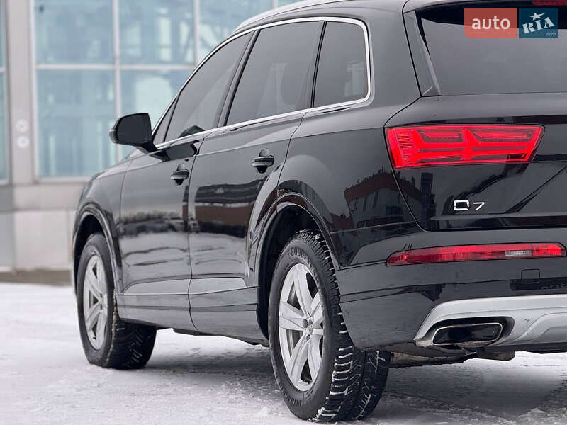 Позашляховик / Кросовер Audi Q7 2017 в Києві