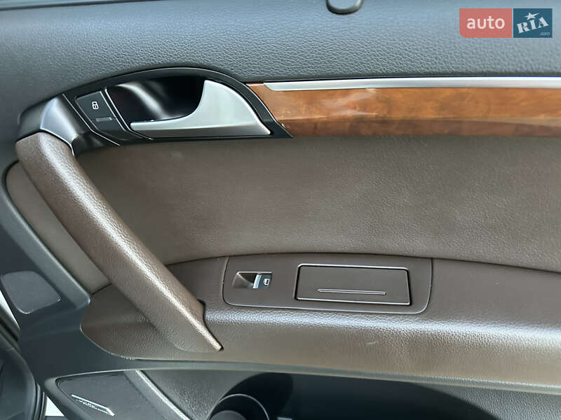 Позашляховик / Кросовер Audi Q7 2014 в Дубні