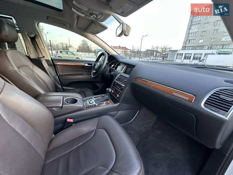 Позашляховик / Кросовер Audi Q7 2014 в Дубні