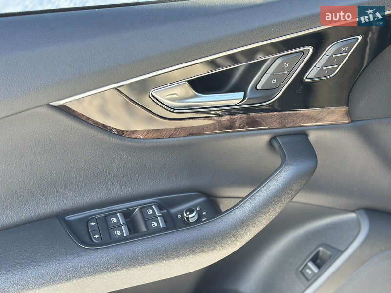 Внедорожник / Кроссовер Audi Q7 2017 в Киеве