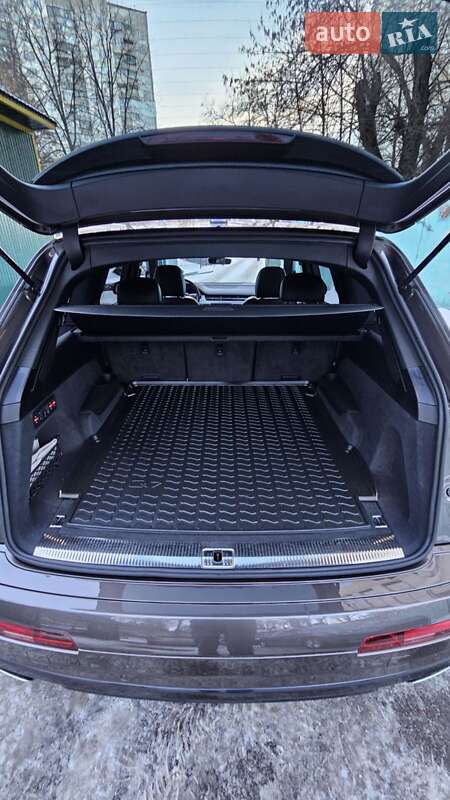 Внедорожник / Кроссовер Audi Q7 2016 в Киеве