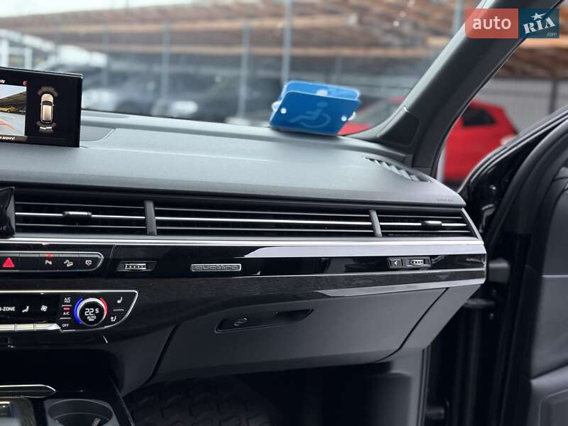 Позашляховик / Кросовер Audi Q7 2018 в Вінниці