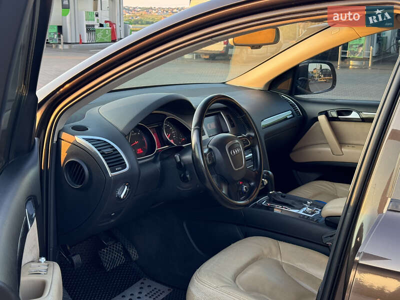 Позашляховик / Кросовер Audi Q7 2011 в Рівному
