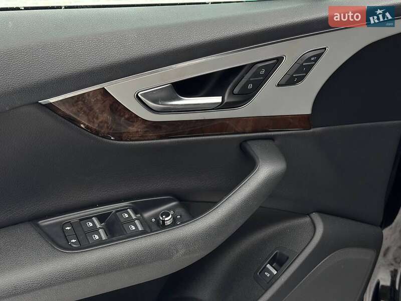 Внедорожник / Кроссовер Audi Q7 2017 в Каменец-Подольском