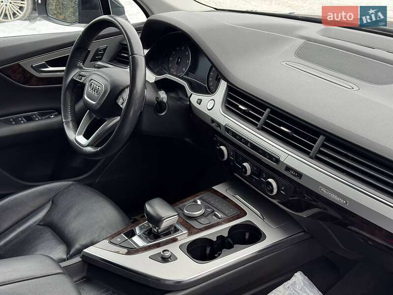 Внедорожник / Кроссовер Audi Q7 2017 в Каменец-Подольском