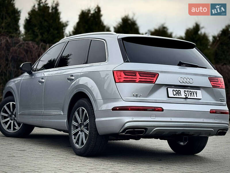 Позашляховик / Кросовер Audi Q7 2017 в Стрию