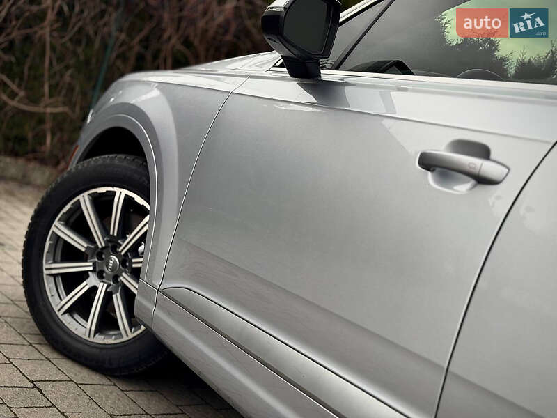 Позашляховик / Кросовер Audi Q7 2017 в Стрию