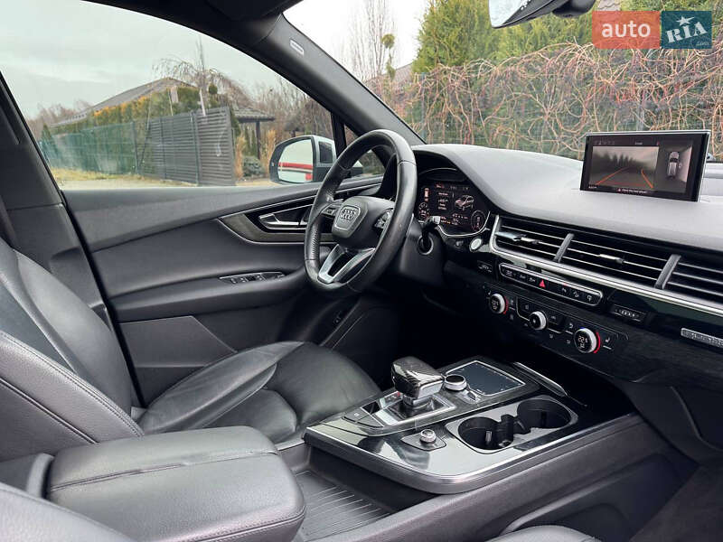 Позашляховик / Кросовер Audi Q7 2017 в Стрию