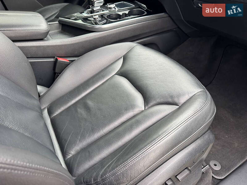 Позашляховик / Кросовер Audi Q7 2017 в Стрию