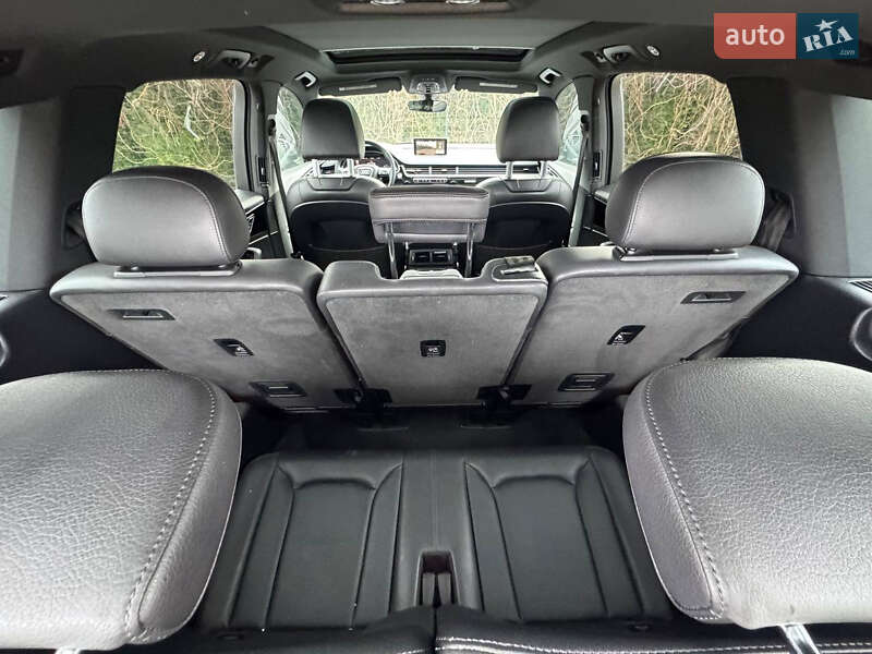 Позашляховик / Кросовер Audi Q7 2017 в Стрию