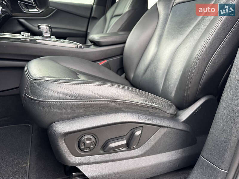 Позашляховик / Кросовер Audi Q7 2017 в Стрию