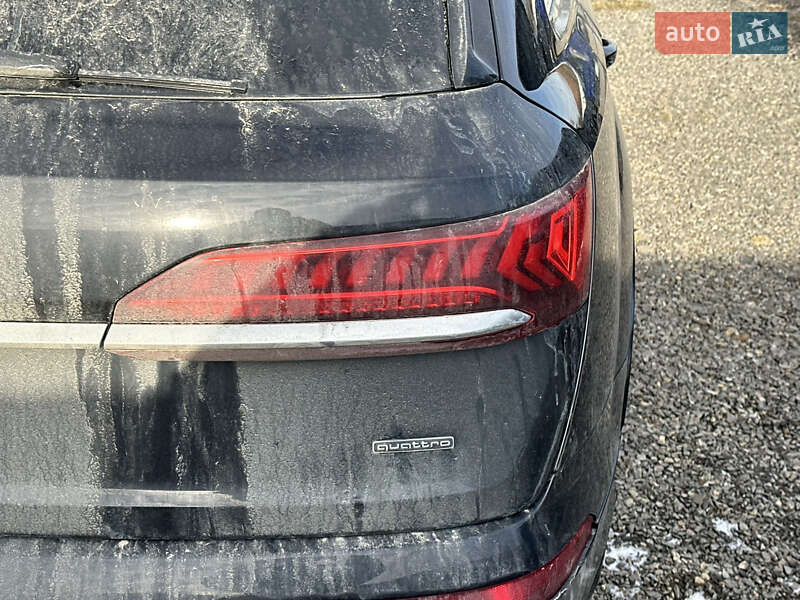 Позашляховик / Кросовер Audi Q7 2021 в Ужгороді