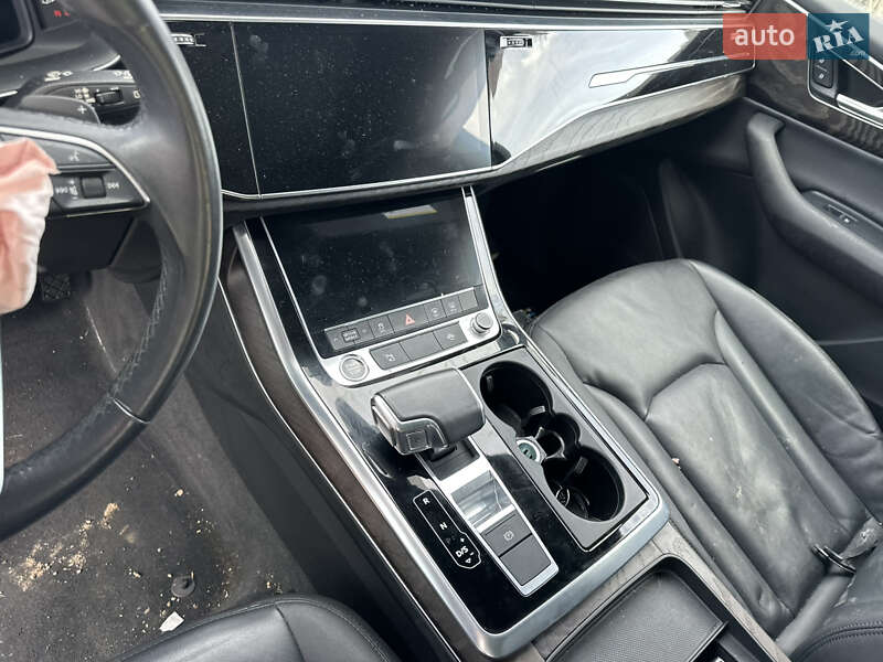 Позашляховик / Кросовер Audi Q7 2021 в Ужгороді