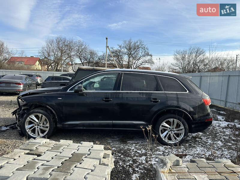 Позашляховик / Кросовер Audi Q7 2021 в Ужгороді
