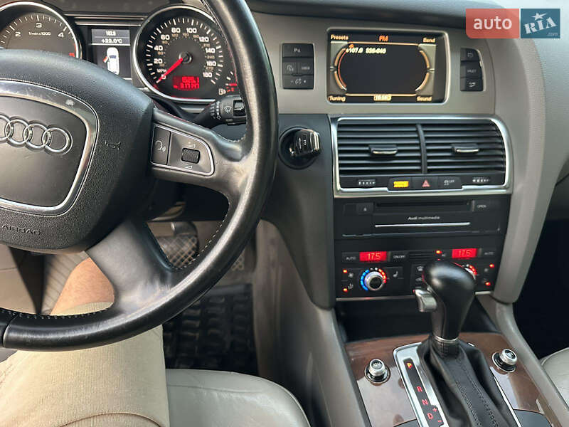 Внедорожник / Кроссовер Audi Q7 2010 в Стрые