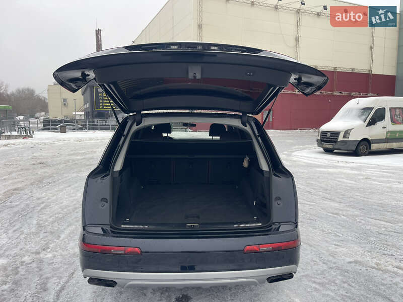 Внедорожник / Кроссовер Audi Q7 2015 в Киеве