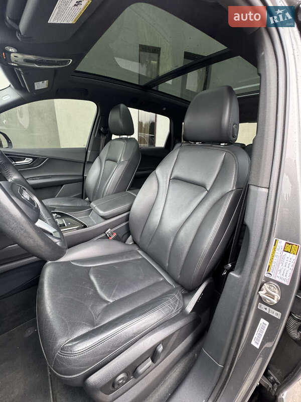 Позашляховик / Кросовер Audi Q7 2017 в Стрию