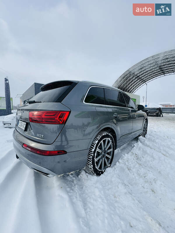 Позашляховик / Кросовер Audi Q7 2017 в Стрию