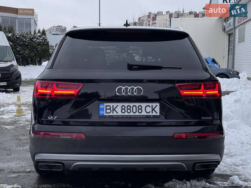 Внедорожник / Кроссовер Audi Q7 2016 в Ровно