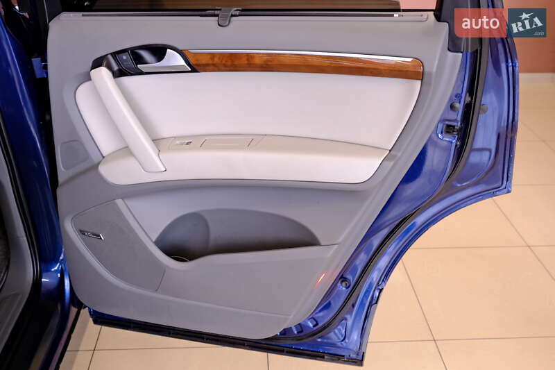 Позашляховик / Кросовер Audi Q7 2015 в Одесі