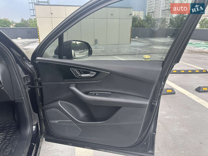 Внедорожник / Кроссовер Audi Q7 2016 в Киеве