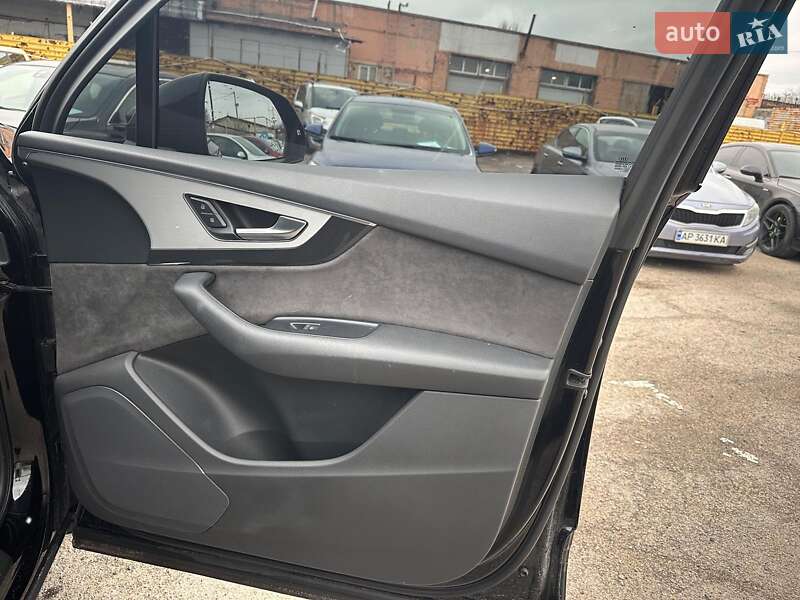 Внедорожник / Кроссовер Audi Q7 2017 в Запорожье