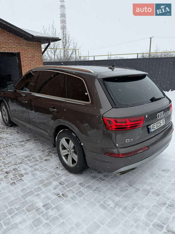 Внедорожник / Кроссовер Audi Q7 2017 в Павлограде
