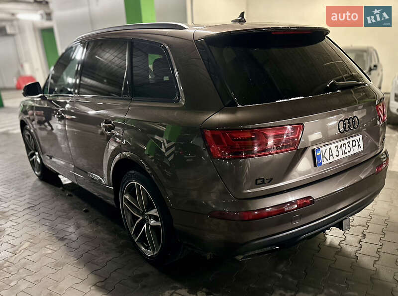Внедорожник / Кроссовер Audi Q7 2017 в Киеве