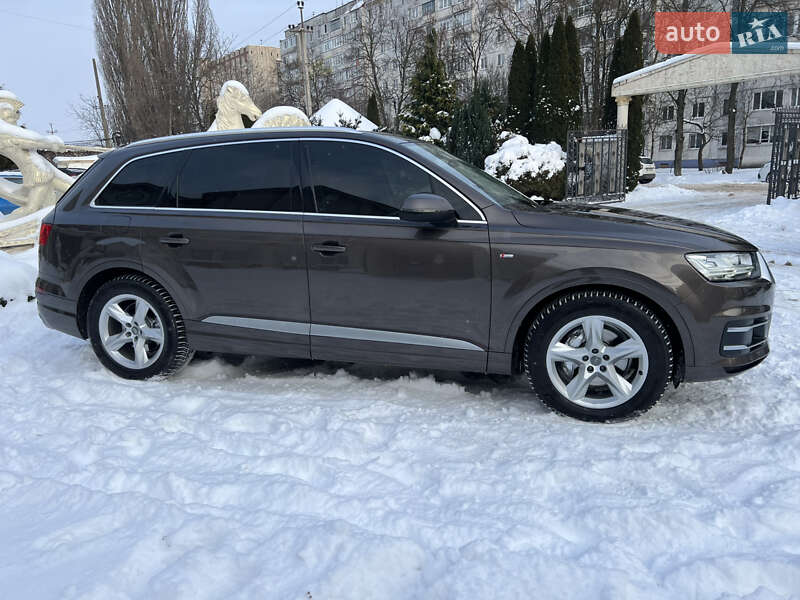 Внедорожник / Кроссовер Audi Q7 2015 в Хмельницком