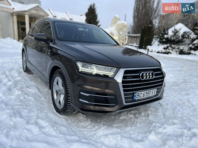 Внедорожник / Кроссовер Audi Q7 2015 в Хмельницком