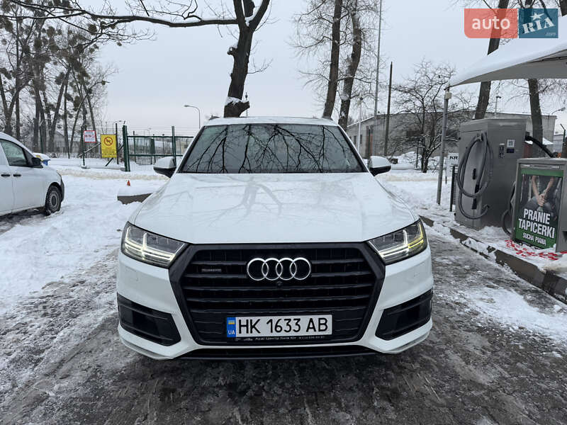 Внедорожник / Кроссовер Audi Q7 2017 в Костополе