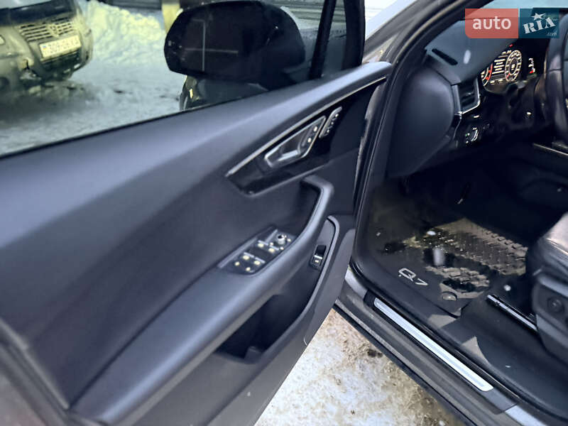 Внедорожник / Кроссовер Audi Q7 2017 в Харькове
